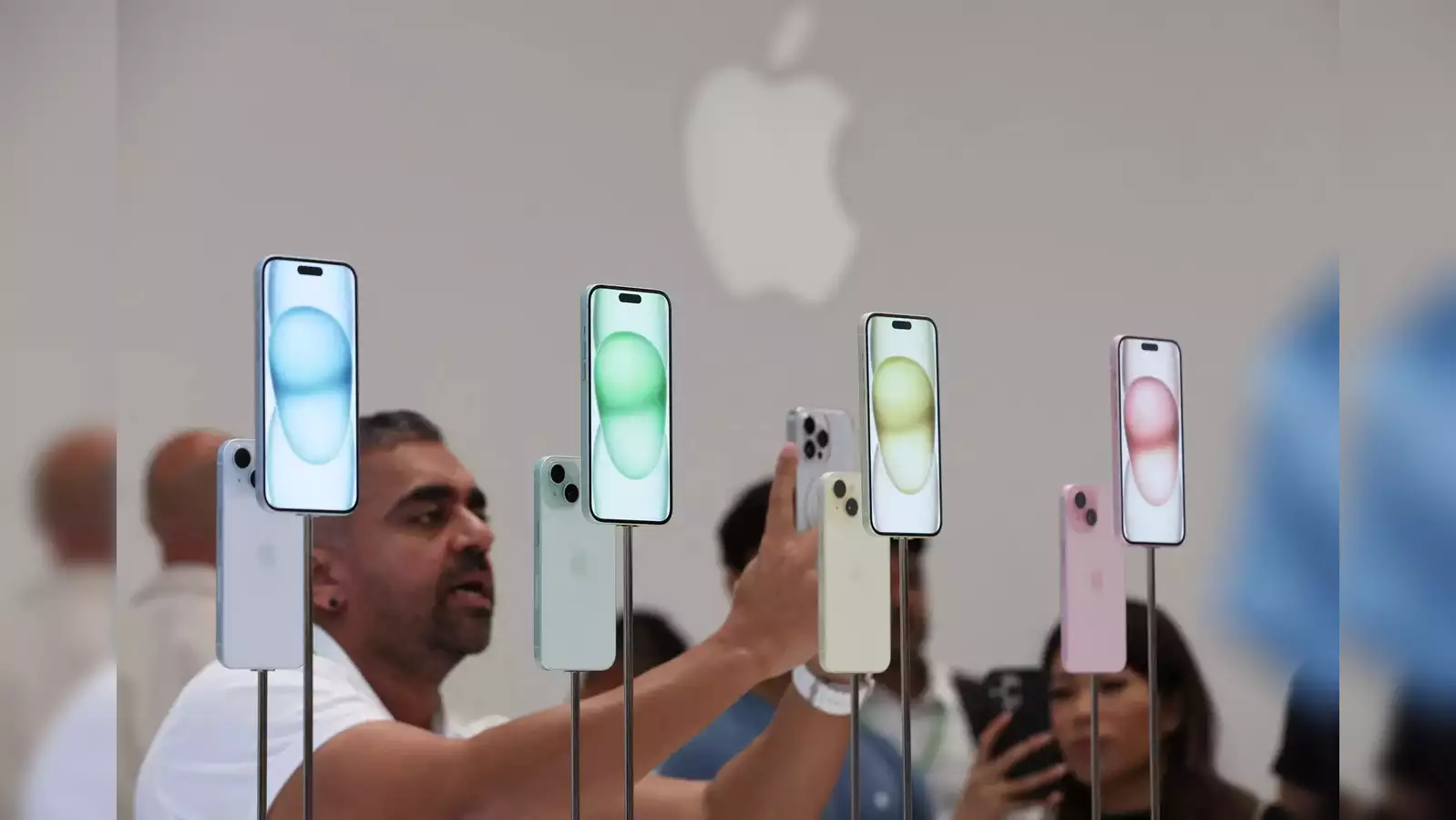 Apple Axes iPhone Subscription Service Plans Amid Regulatory and Technical Hurdles