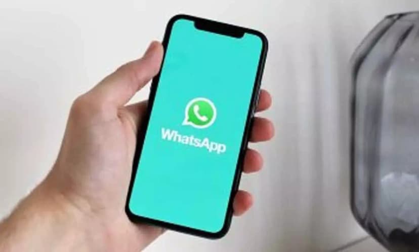 WhatsApp Rolls Out Game-Changing AI Chat, Custom Stickers & iPhone Dial Pad – Here’s What’s New in 2025!