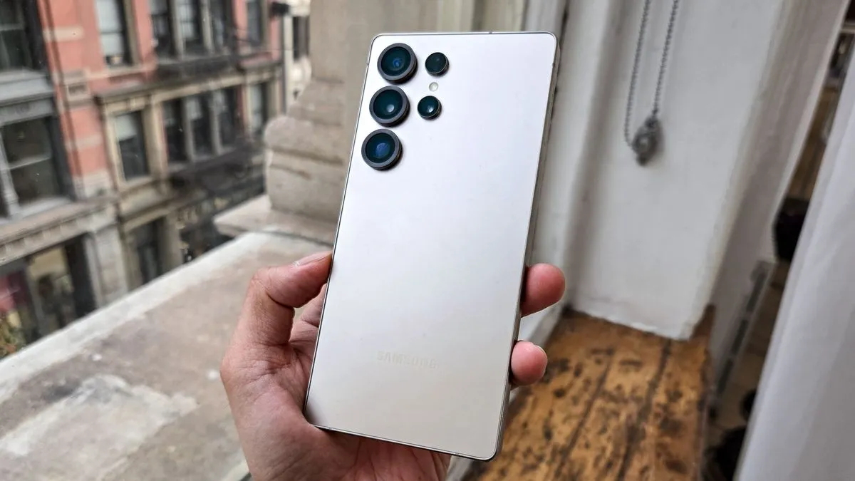 Samsung Galaxy S25 and S24 Users Hit with Bad News: Critical Android Security Update Missing, One UI 7 Delayed